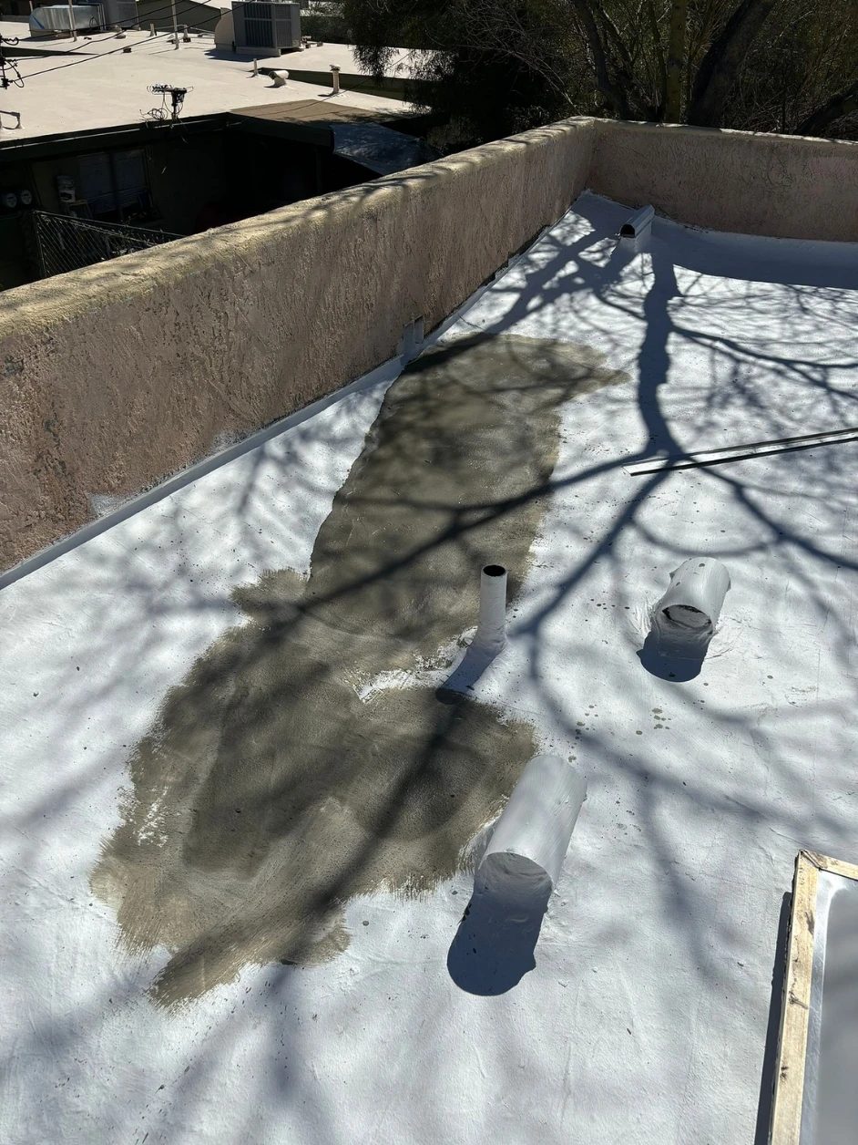 Slope-building compound worked into the low area of a flat roof