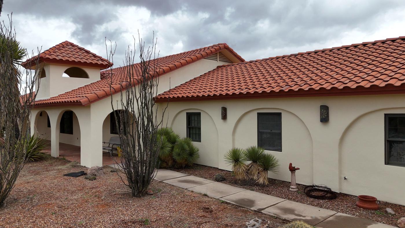 Finished roof with S-type concrete tiles.