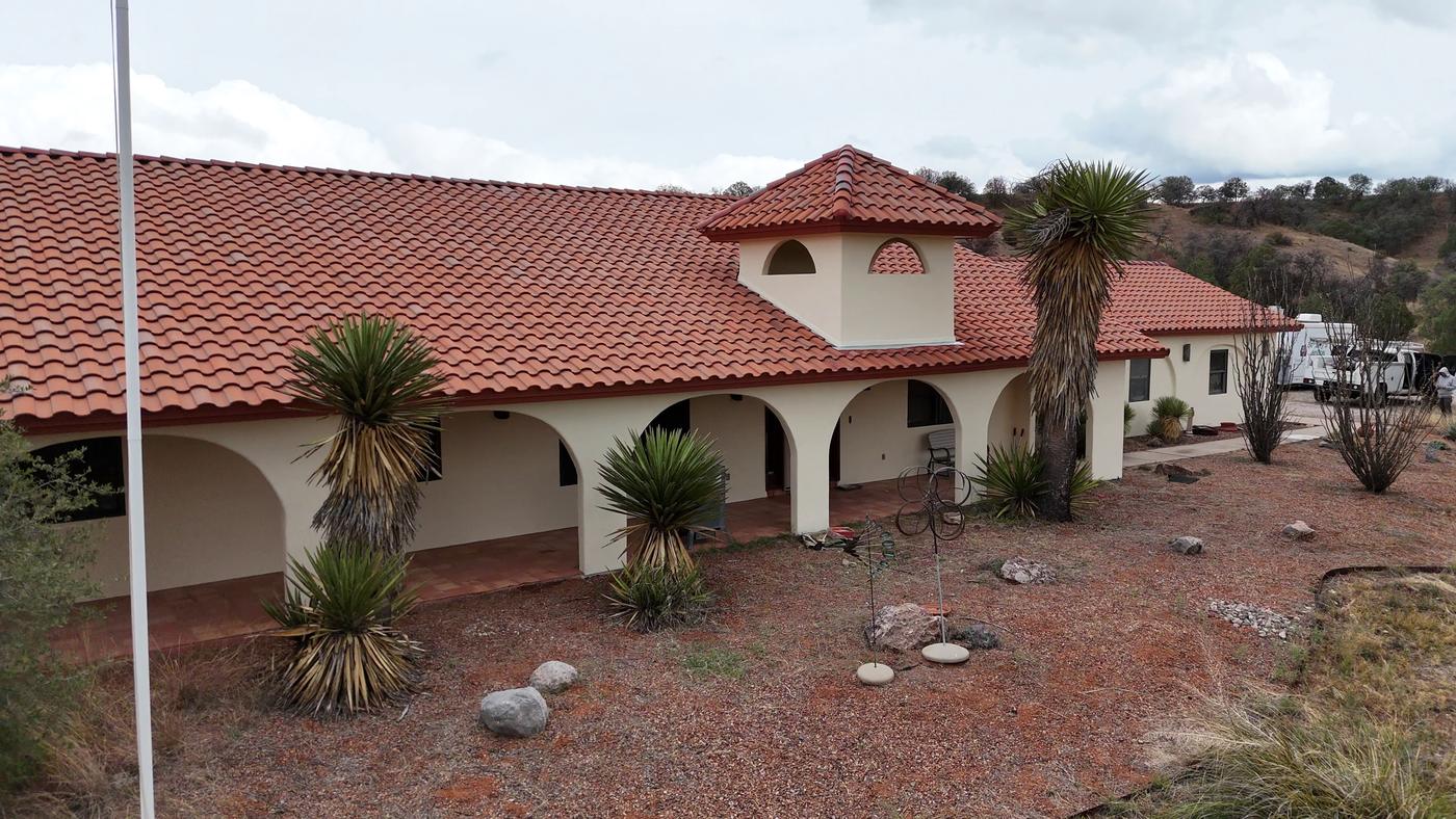Finished roof with S-type concrete tiles.