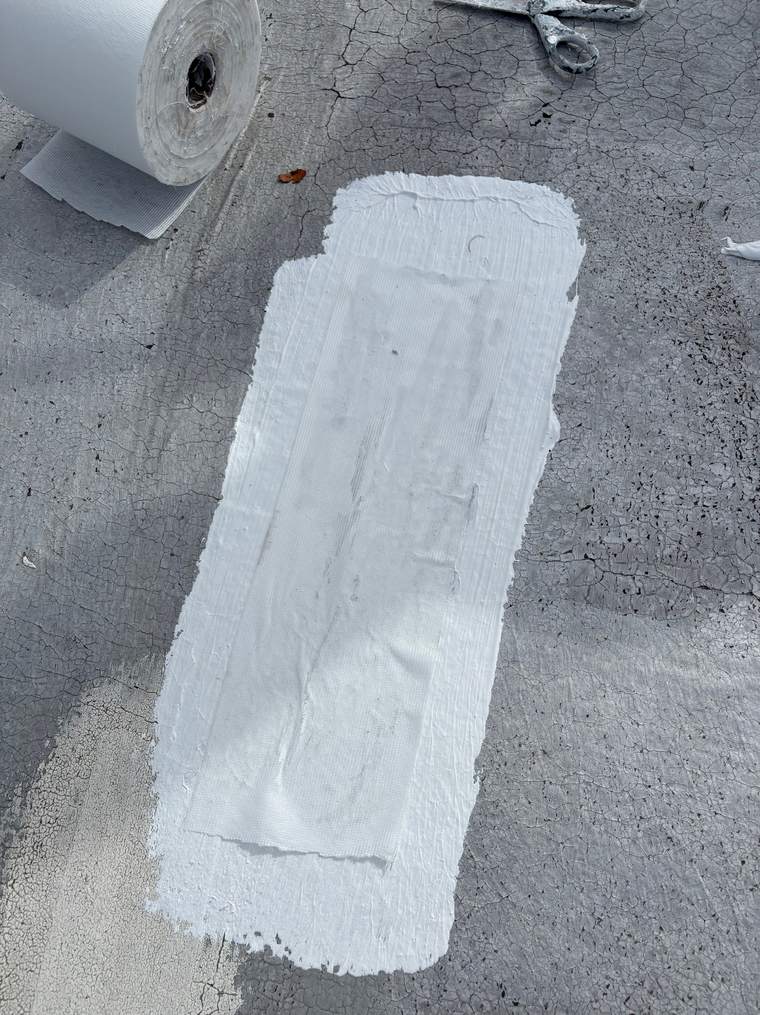 Polyester reinforcing fabric embedded over the repaired expansion crack